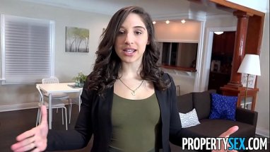 PropertySex Hot black real estate agent surprises homebuyer